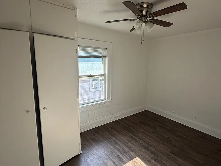 220 Franklin Ave — Photo 11