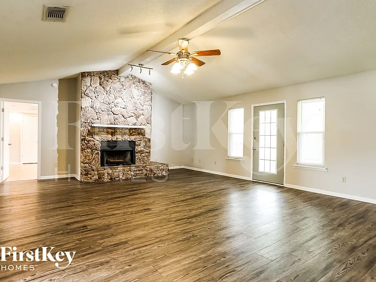 10904 Grand Trunk Ln — Photo 4