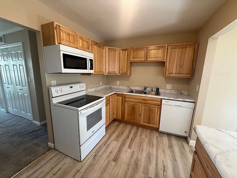 137 N Montana Ave — Photo 4