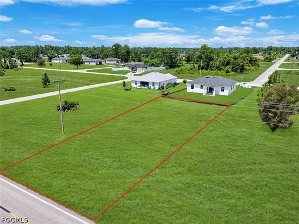 924 Columbus Blvd, Lehigh Acres, FL 33974