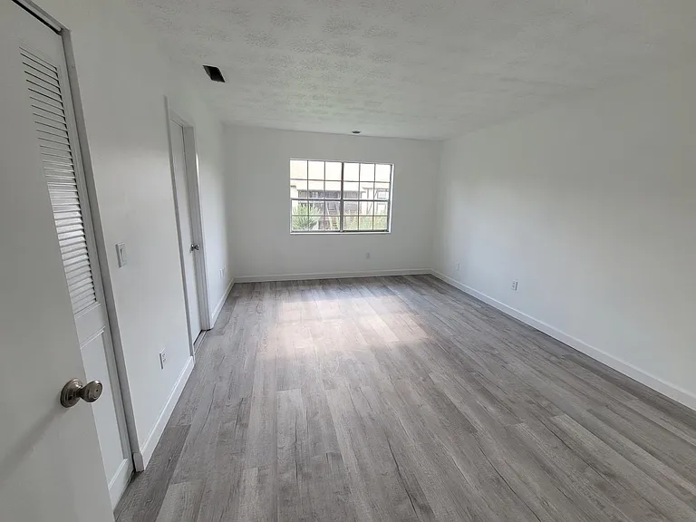 5329 Hansel Ave #B-4 — Photo 9