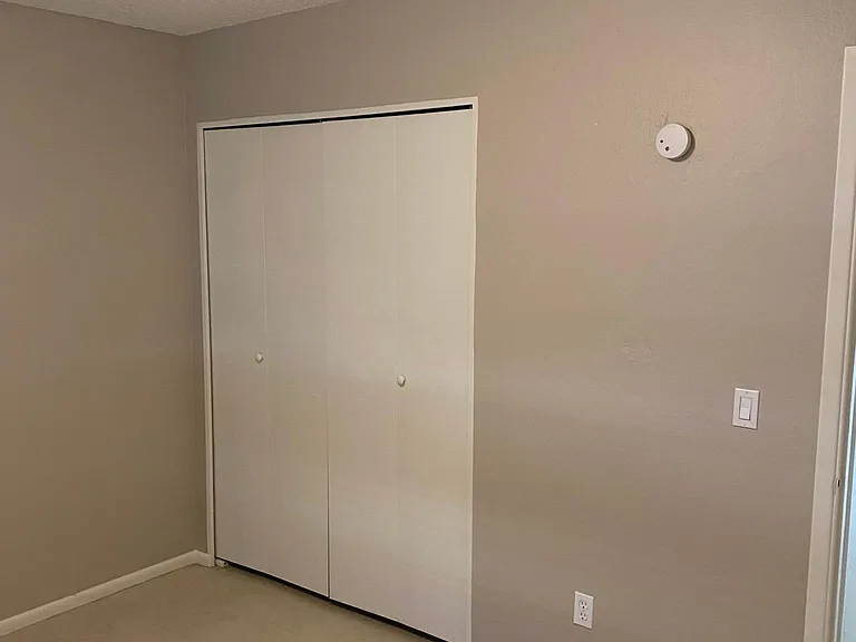 403 E Quail Ave — Photo 5