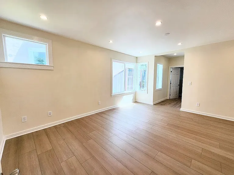 3050 25th Ave — Photo 13