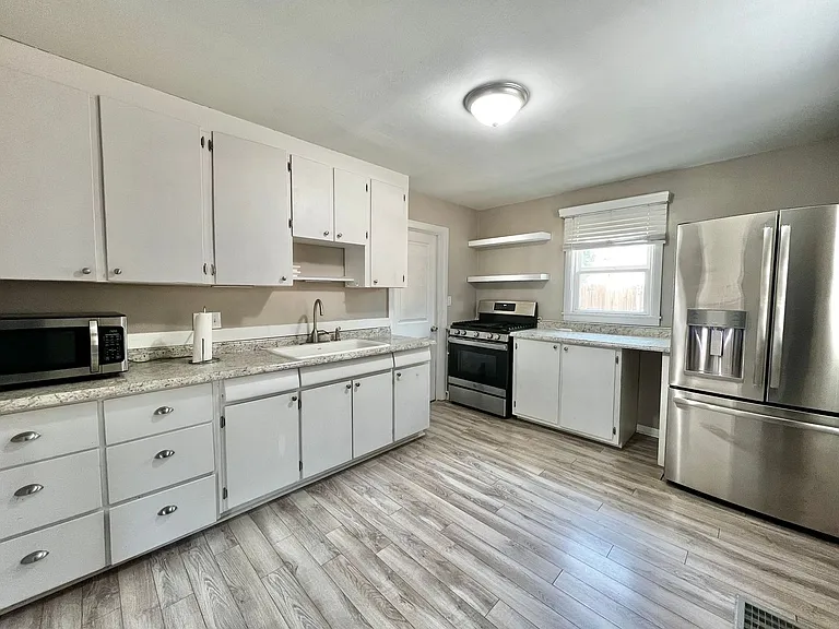 704 Welch Ave — Photo 5