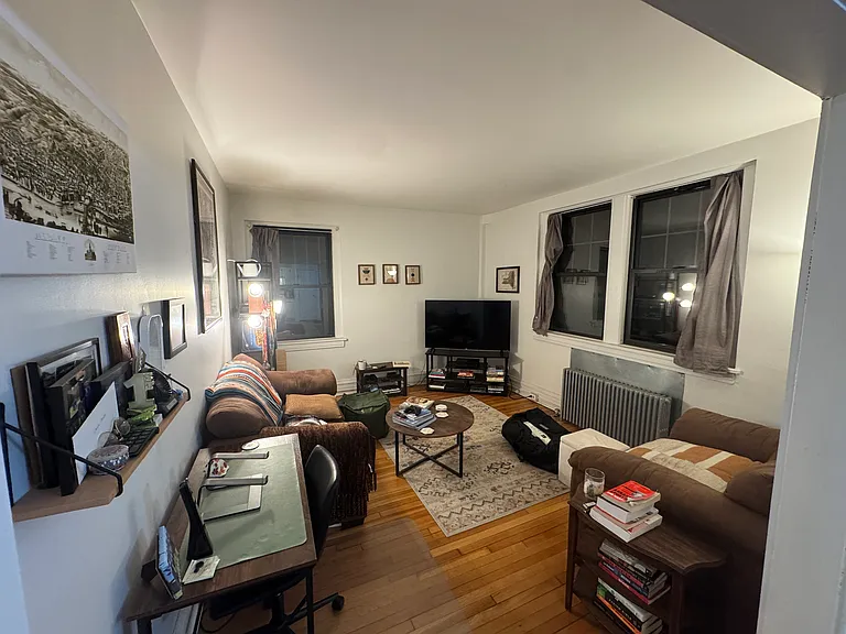 1C LIVING ROOM