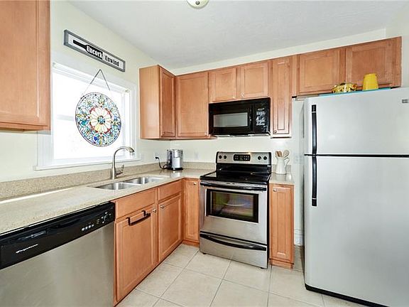 4th image of 2911 11th Ave N