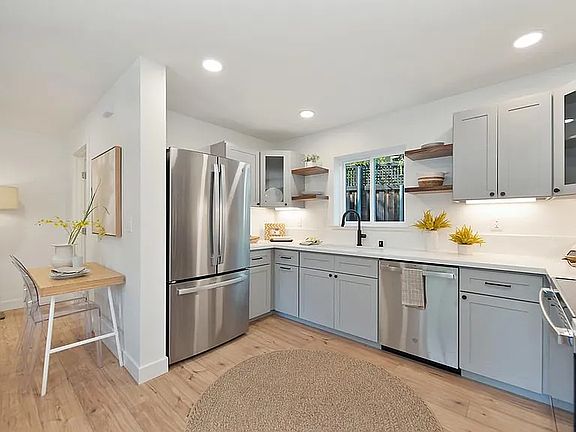 5th image of 3905 D St