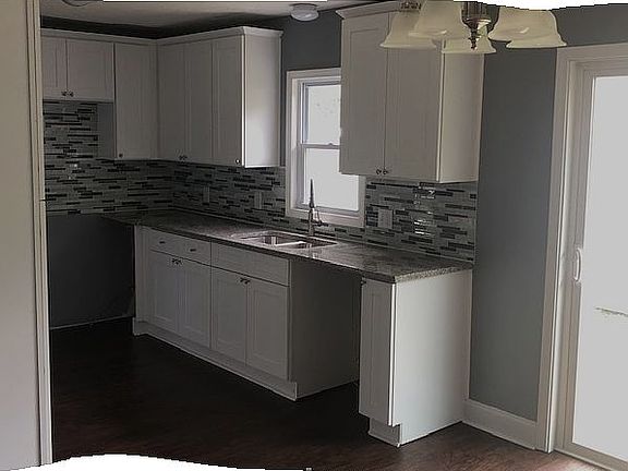 4th image of 516 Lynn Dr