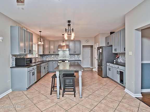 4th image of 297 Eastshore Dr