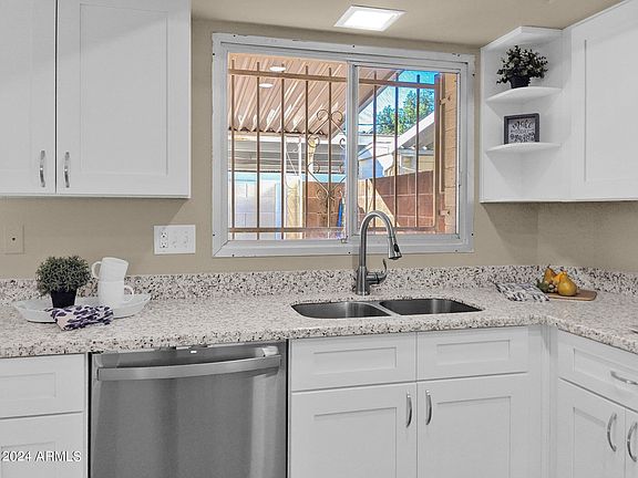 4th image of 1566 W CAMPBELL Avenue