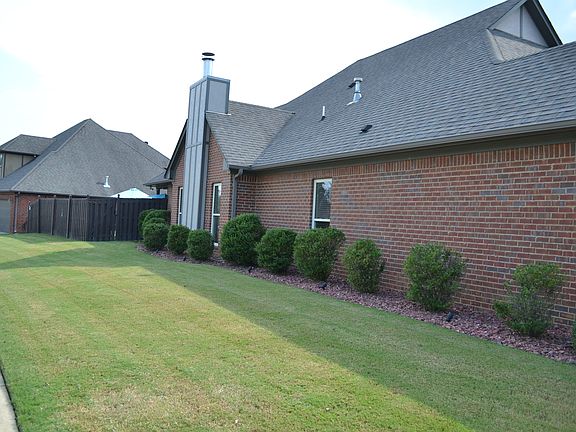 Corner Lot - Side View