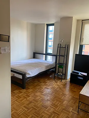 Rented by R New York | media 9