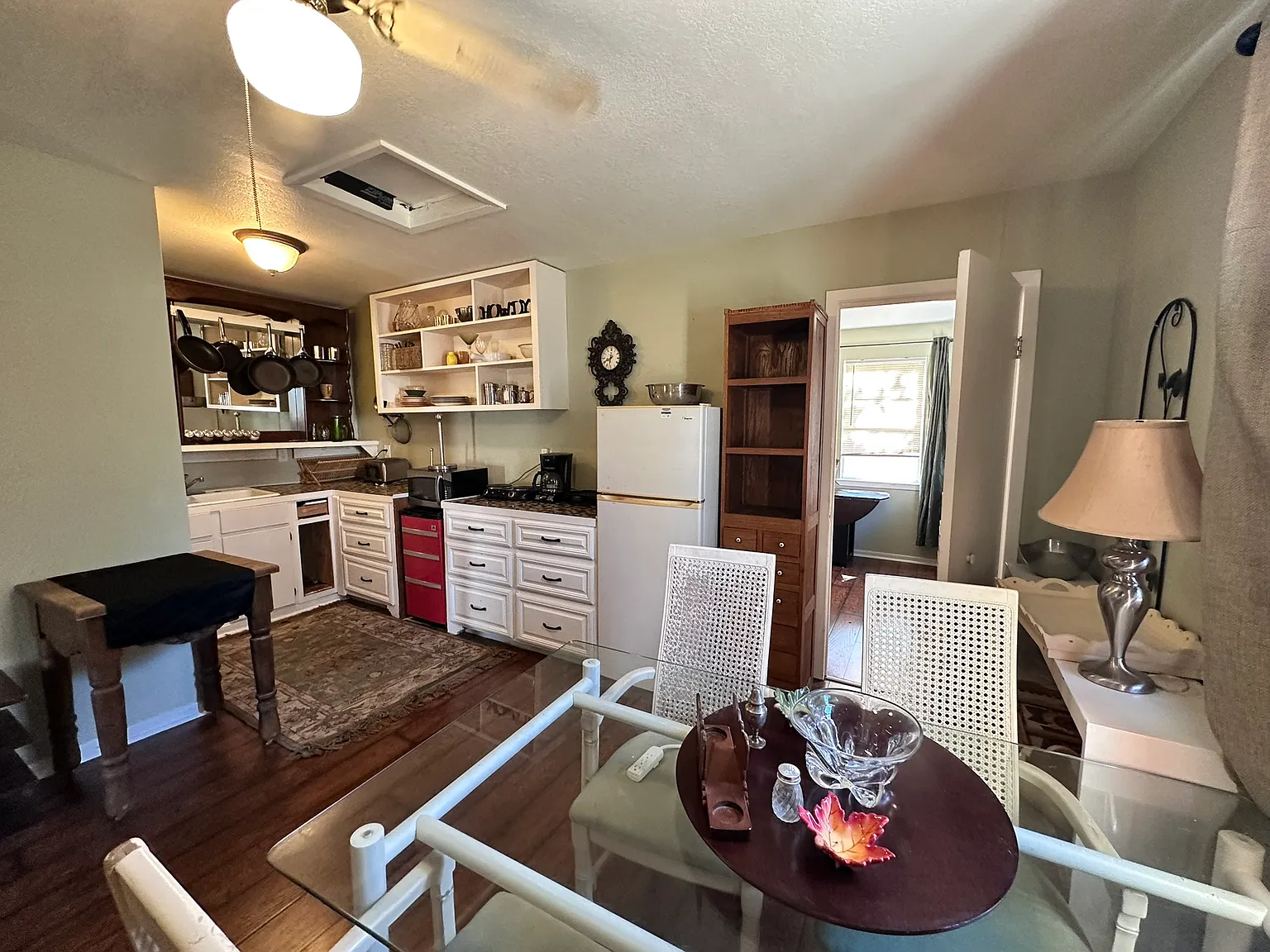 1 bed, 800 sqft, $1,200 — Photo 3
