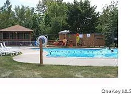 68 Sneden Pl W #68 — Photo 24