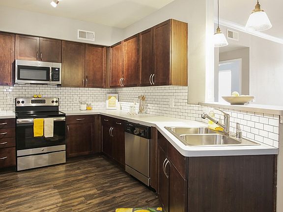4th image of 800 Ross Ave #5106