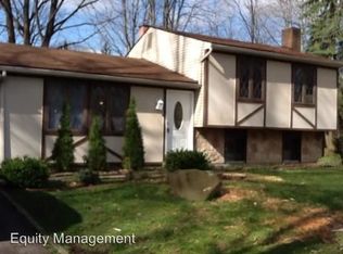 1926 Burr Oaks Ct, Youngstown, OH