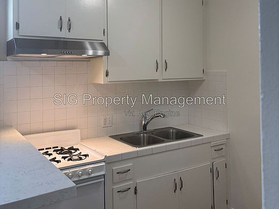 5th image of 3104 Montrose Ave APT 6
