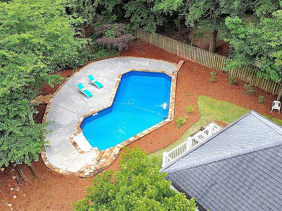 5th image of 185 River Wind Dr