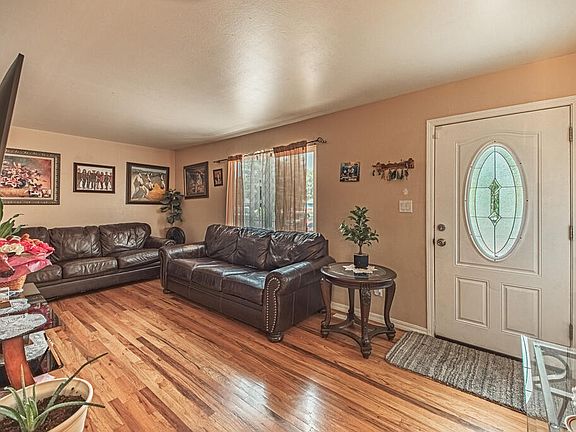 5th image of 1118 Maxwell St