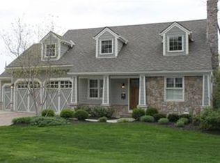 5561 Suwanee Rd, Fairway, KS 66205