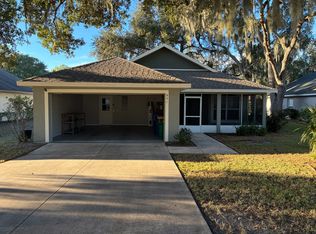 951 Vindale Rd, Tavares, FL 32778