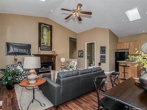 3rd image of 7608 Cedarbrook Dr