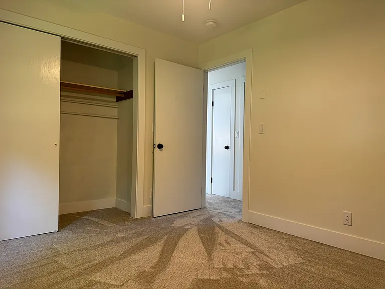 124 Sherwood Sq #124 — Photo 8