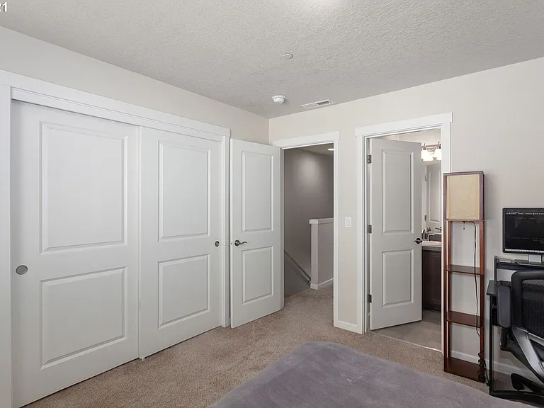 7989 NE Heiser St — Photo 11