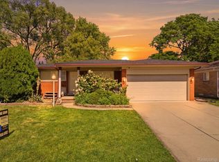 26826 Palomino Ave, Warren, MI 48089