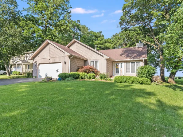 745 Cynthia Dr, Sandwich, IL 60548