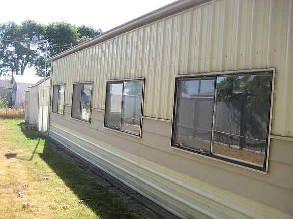 Side sun room (attached)