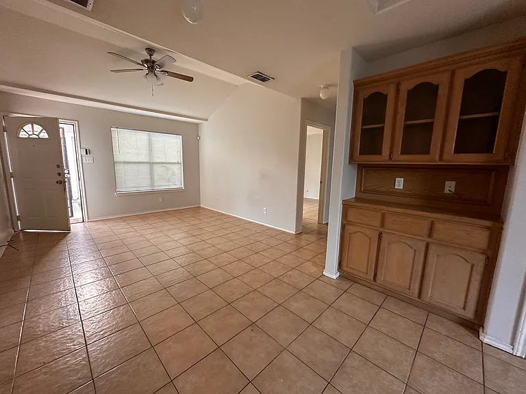 1701 W Douglas St #3 — Photo 16