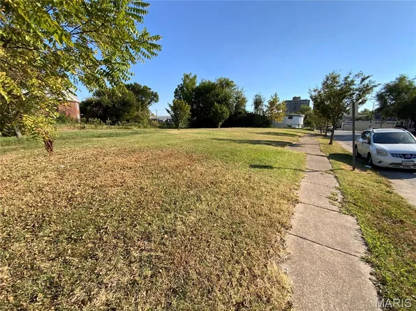 528 N Newstead Ave, Saint Louis, MO 63108