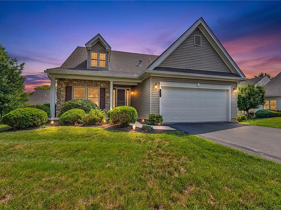 3rd image of 51 Glenmoor Cir
