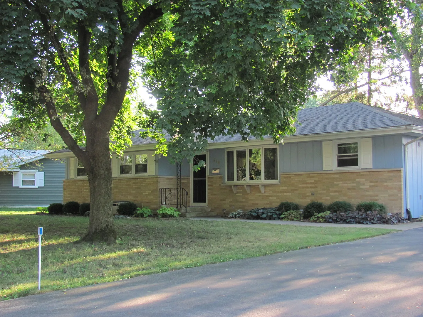 518 E Cross St photo 1