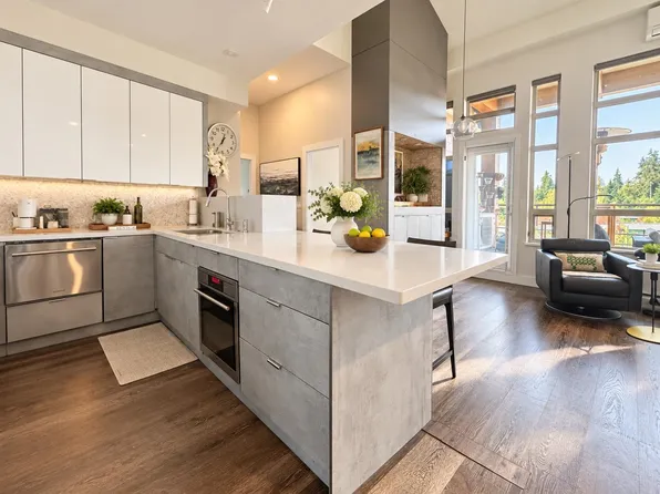 3602 Aldercrest Dr #506, North Vancouver, BC V7G 0A3