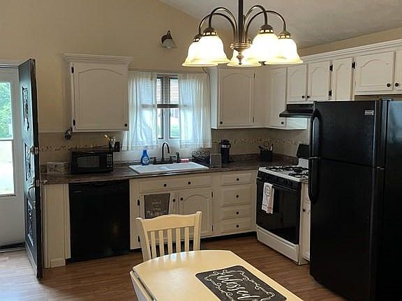 4th image of 48.5 Spicer St