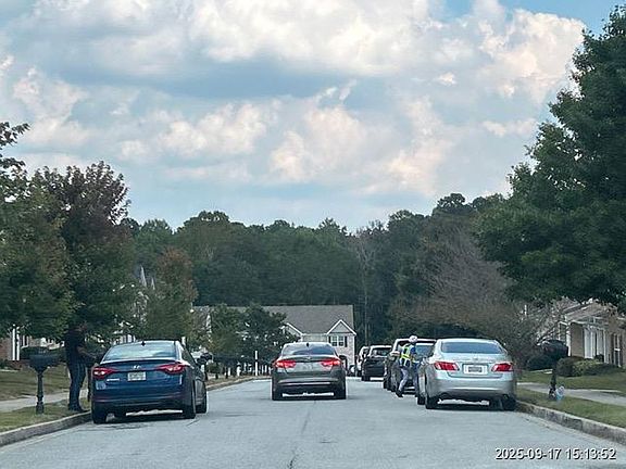 Exterior Neighborhood (street photo)