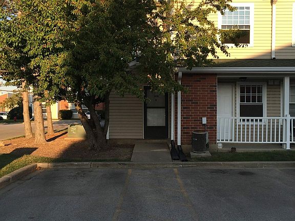 2nd image of 1313 E Wyndham Cir