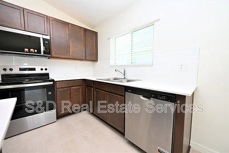 3 bed, 2.0 bath, 1538 sqft, $2,060 — Photo 4
