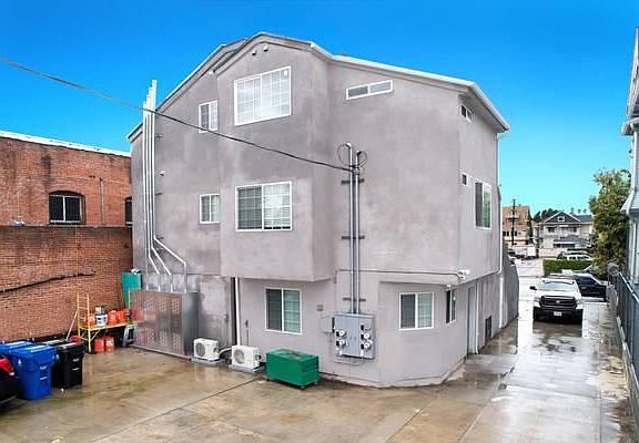 5th image of 1050 S Burlington Ave #1050