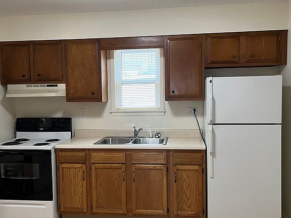 5th image of 214 Hunt Ave