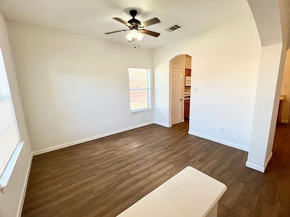2nd image of 804 N Creek Blvd
