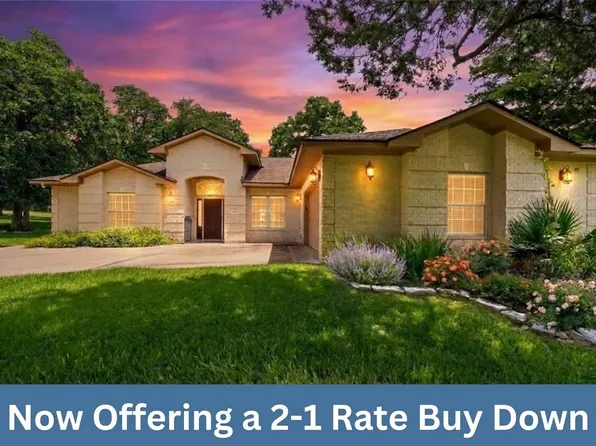 410 Pinehurst Dr, New Ulm, TX 78950