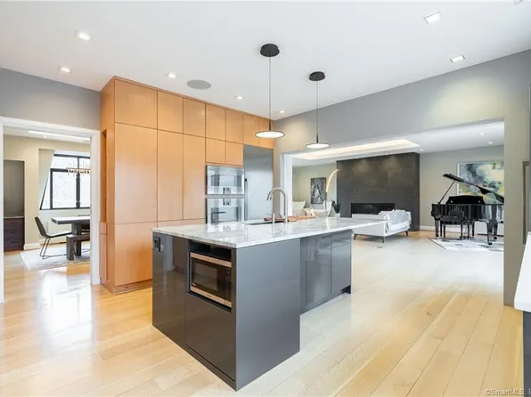 779 Prospect Avenue #PH, West Hartford, CT 06105