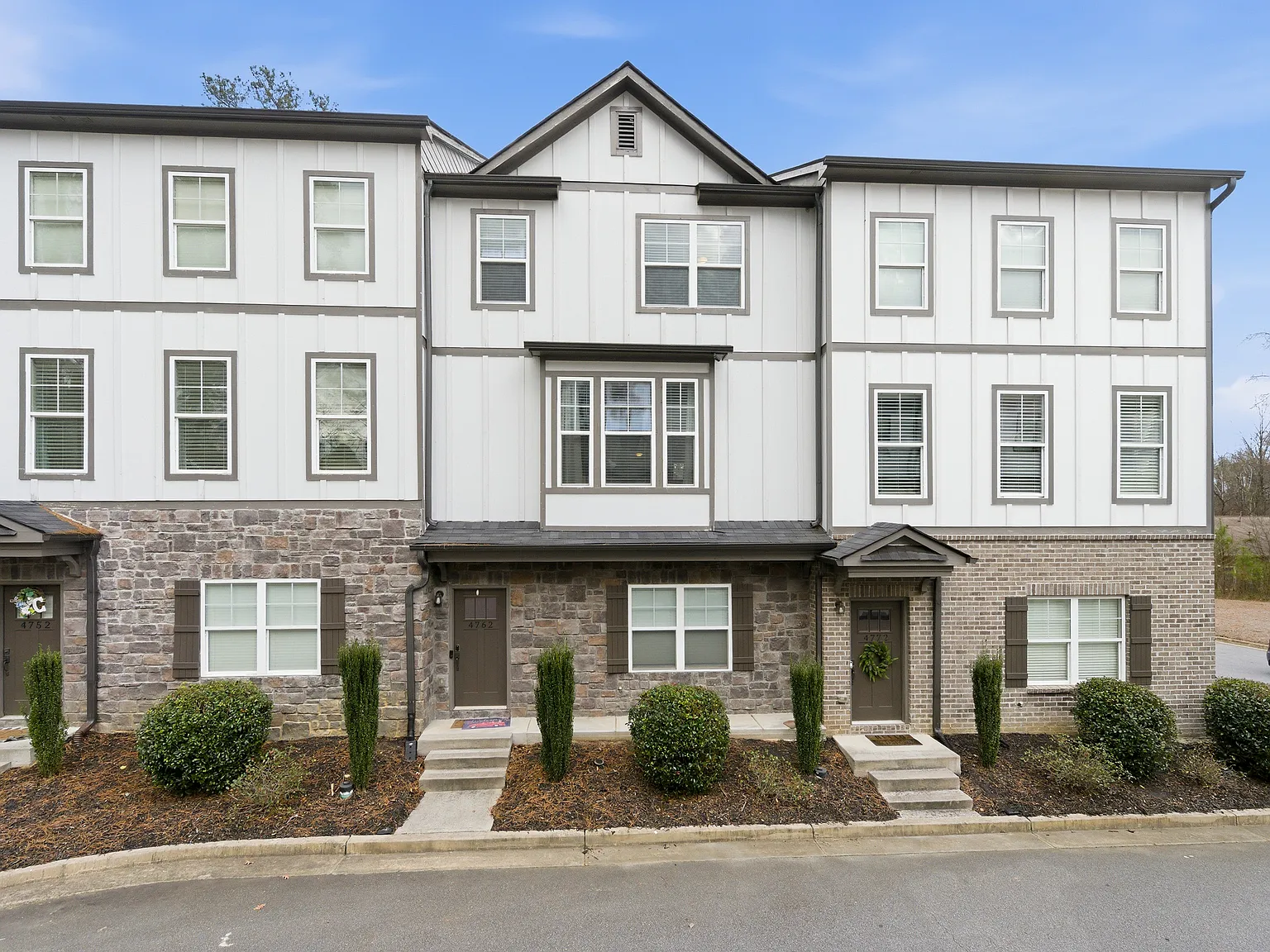 4 bed, 3.5 bath, 1878 sqft, $2,850 — Photo 3