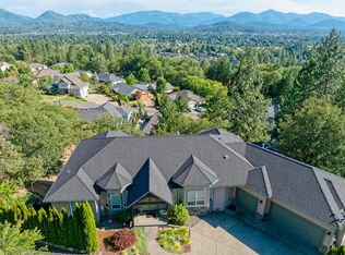 1893 NW Sunview Pl, Grants Pass, OR
