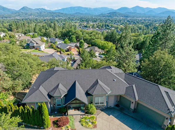 1893 NW Sunview Pl, Grants Pass, OR 97526
