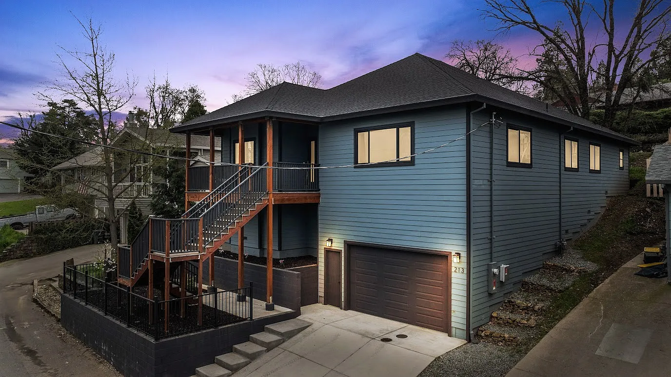 213 Peek Street - 1 — Photo 2