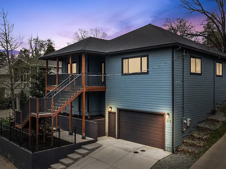 213 Peek St — Photo 9